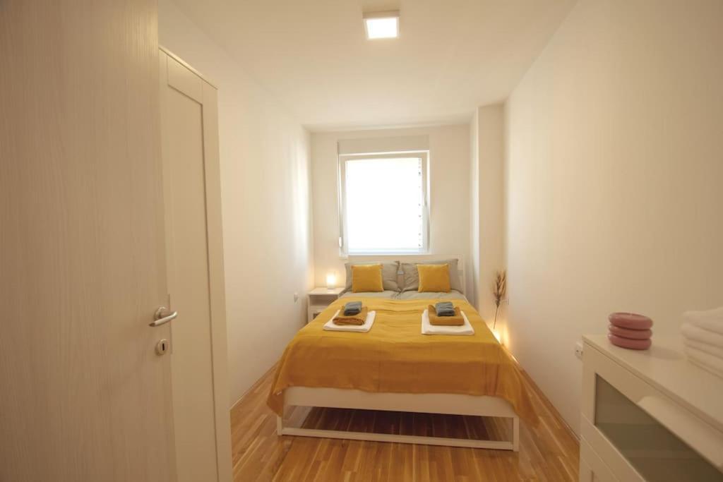 White Fields-Central 2-Bdrm Apartment With Parking Novi Sad Ngoại thất bức ảnh