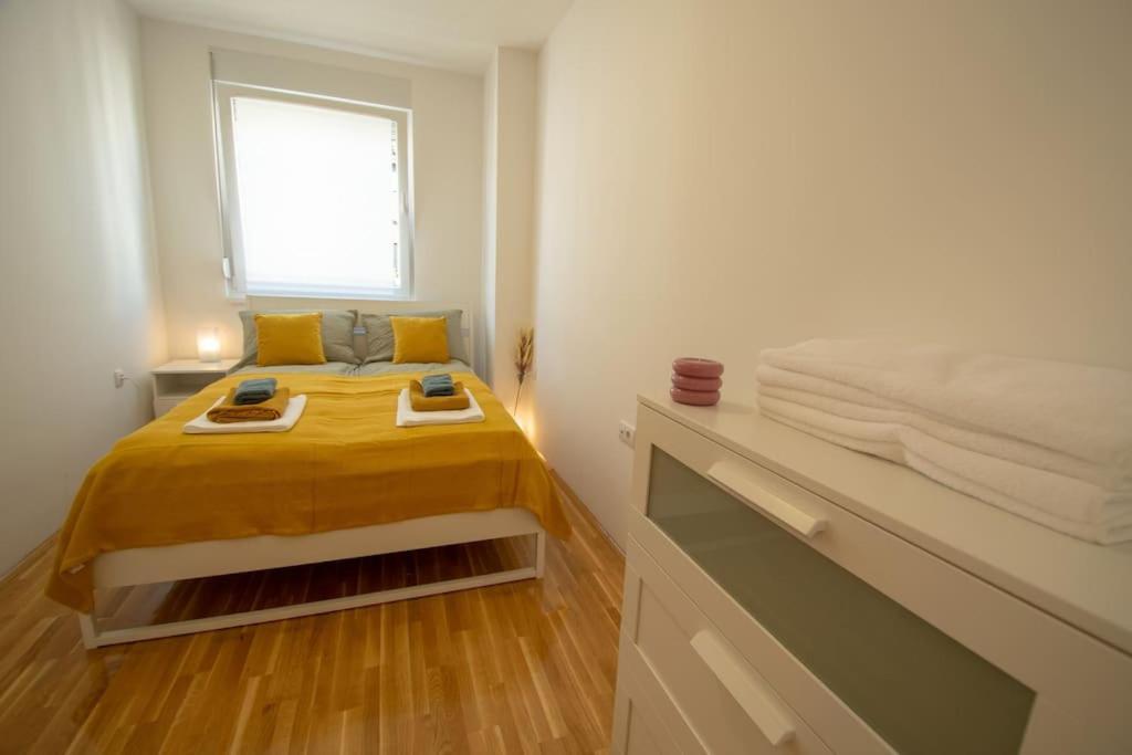 White Fields-Central 2-Bdrm Apartment With Parking Novi Sad Ngoại thất bức ảnh