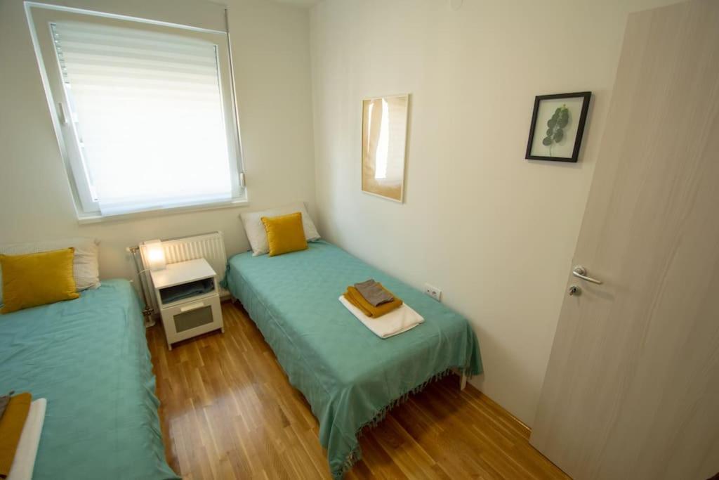 White Fields-Central 2-Bdrm Apartment With Parking Novi Sad Ngoại thất bức ảnh
