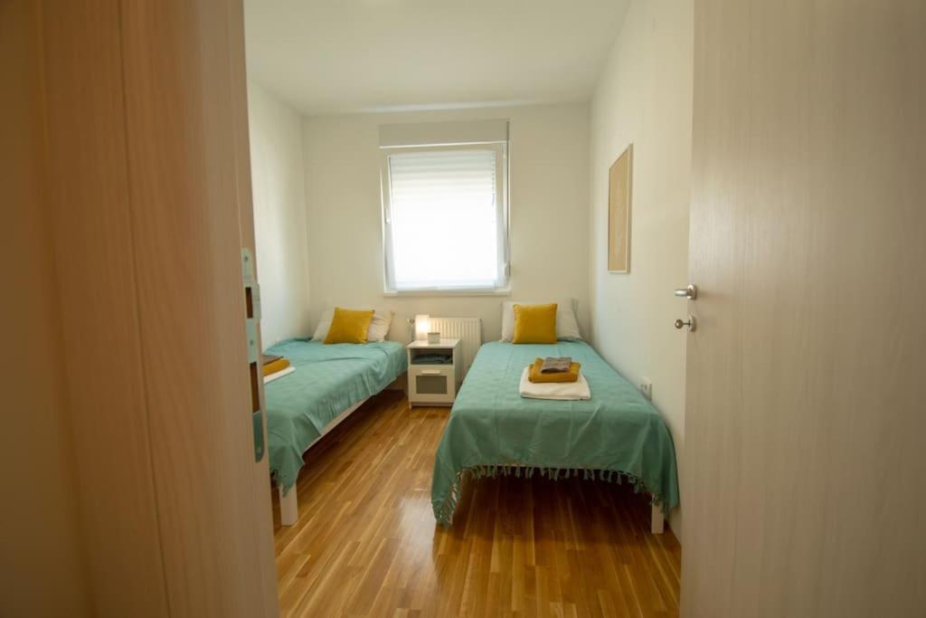 White Fields-Central 2-Bdrm Apartment With Parking Novi Sad Ngoại thất bức ảnh