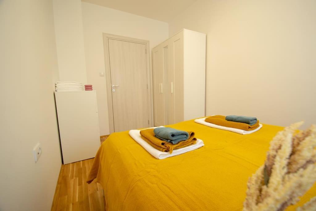 White Fields-Central 2-Bdrm Apartment With Parking Novi Sad Ngoại thất bức ảnh
