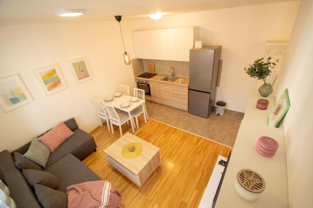 White Fields-Central 2-Bdrm Apartment With Parking Novi Sad Ngoại thất bức ảnh