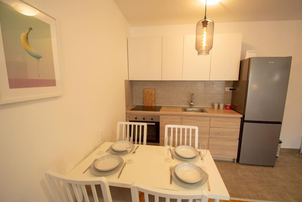 White Fields-Central 2-Bdrm Apartment With Parking Novi Sad Ngoại thất bức ảnh