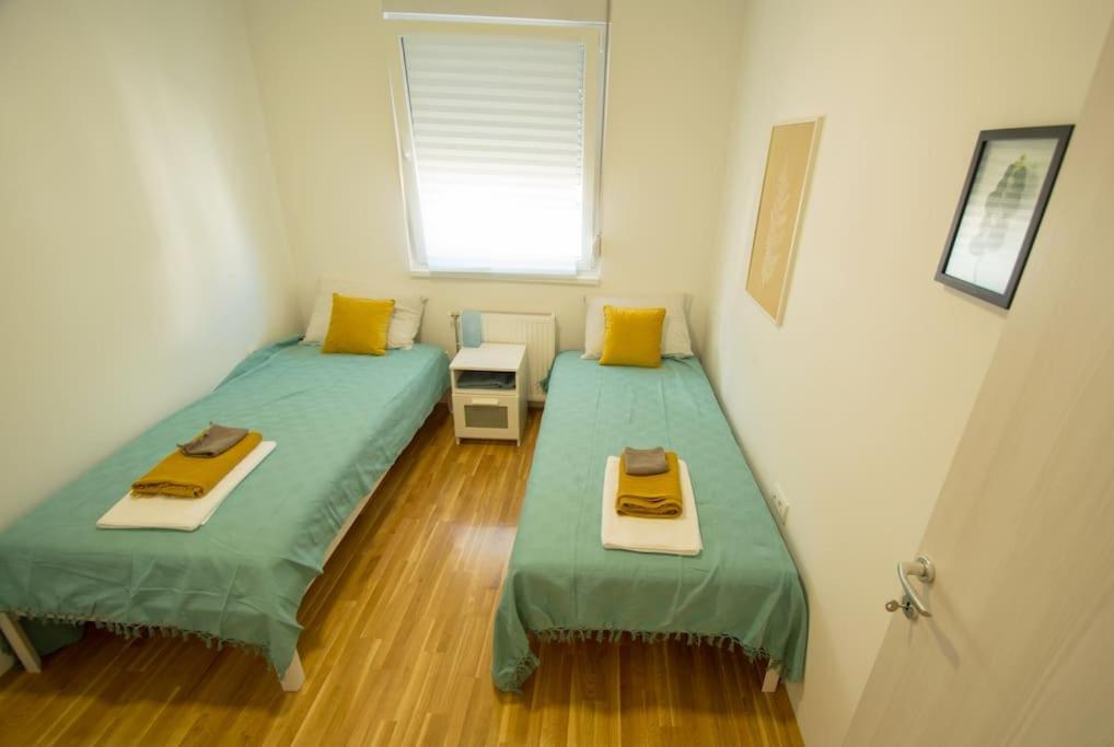 White Fields-Central 2-Bdrm Apartment With Parking Novi Sad Ngoại thất bức ảnh