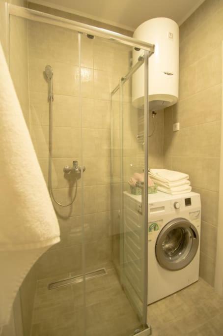 White Fields-Central 2-Bdrm Apartment With Parking Novi Sad Ngoại thất bức ảnh