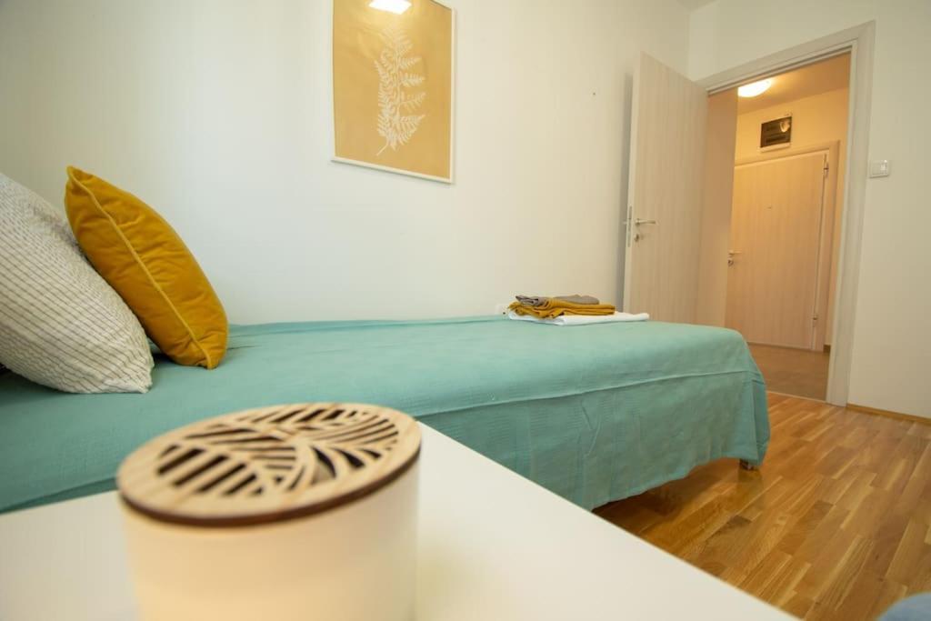 White Fields-Central 2-Bdrm Apartment With Parking Novi Sad Ngoại thất bức ảnh