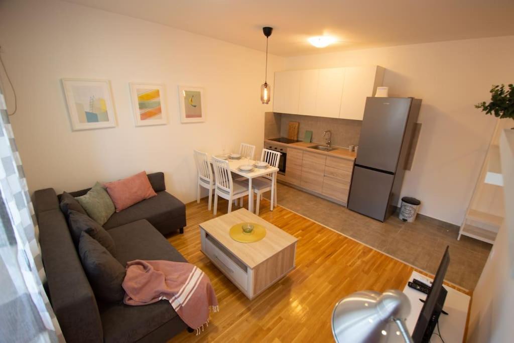 White Fields-Central 2-Bdrm Apartment With Parking Novi Sad Ngoại thất bức ảnh